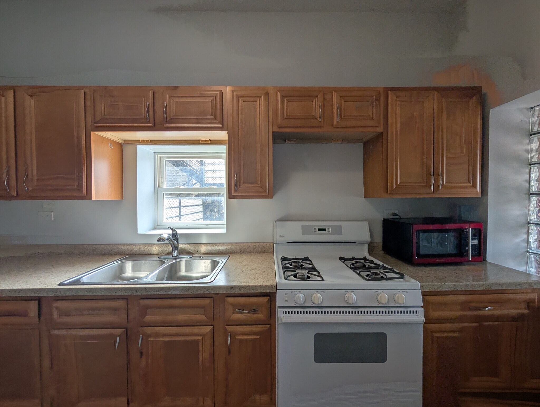 Building Photo - 1422 N Maplewood Ave