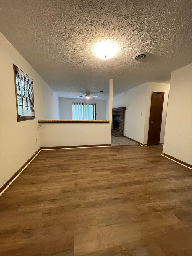 Building Photo - 2BR Duplex off of Epps Bridge near Timothy...