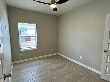 Building Photo - 705 Deanne Dr