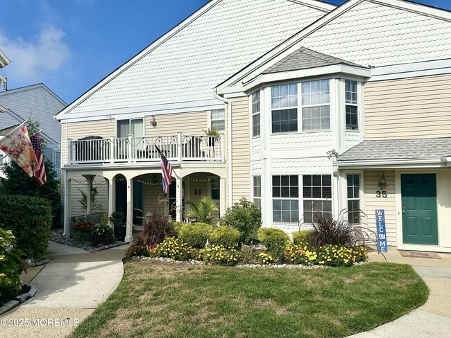 Primary Photo - 33 Tulip Ln