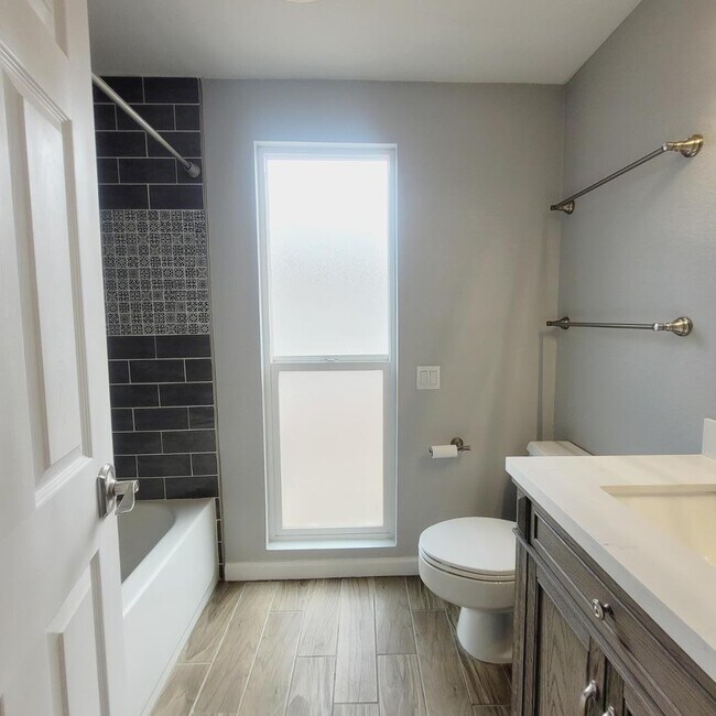 Building Photo - 14014 N Cameo Dr