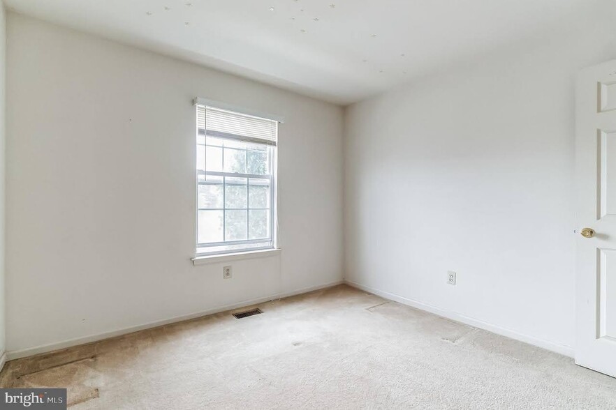 Building Photo - 5103 Drawbridge Ct