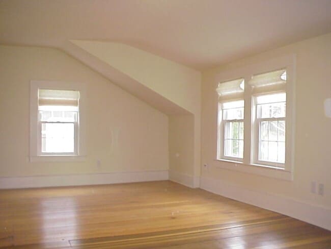 Building Photo - Scenic view home