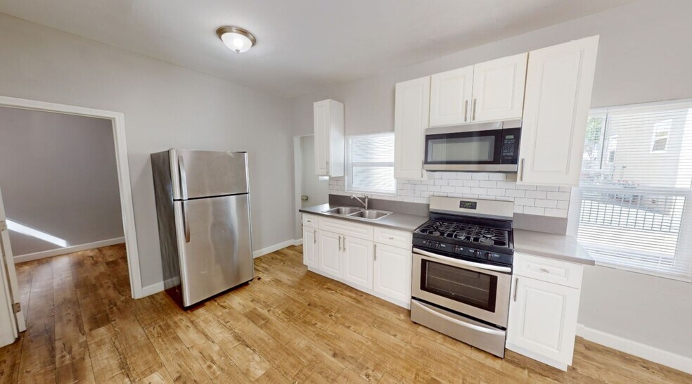 Interior Photo - Chelsea/Soto