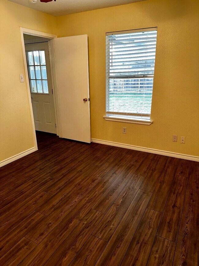 Building Photo - 1375 Hitchin Ln