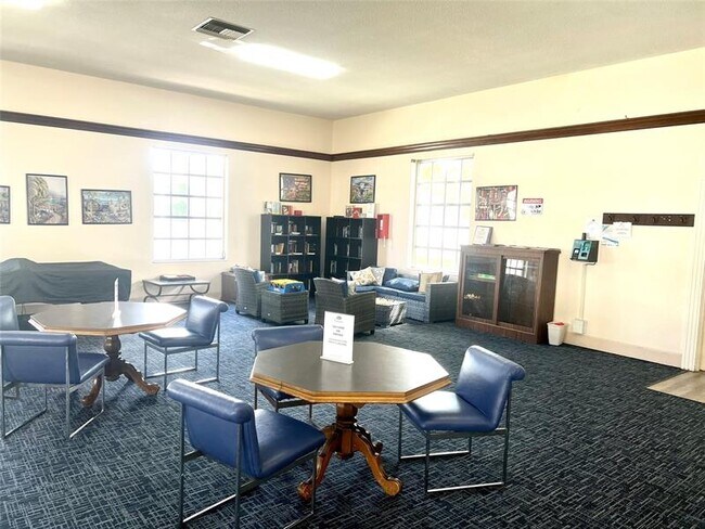 Building Photo - 2270 NE 68th St