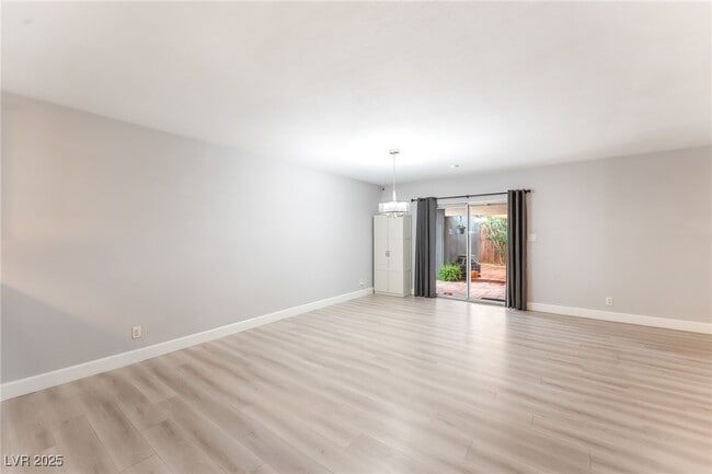 Building Photo - 2905 Kings Way