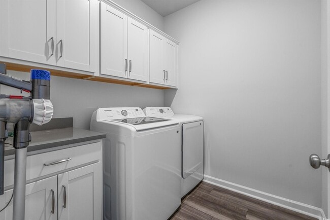 Building Photo - 655 Parker Ct