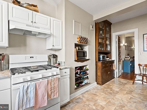 Building Photo - 3405 Greenway