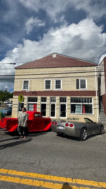 Building Photo - 707 N Main St