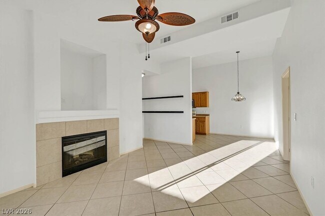 Building Photo - 2305 W Horizon Ridge Pkwy