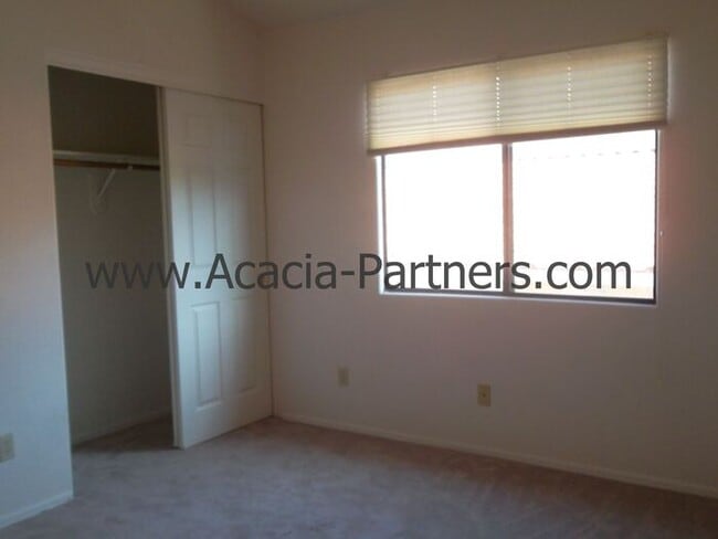 Building Photo - 4 Bedroom  in gated community on Golf Course