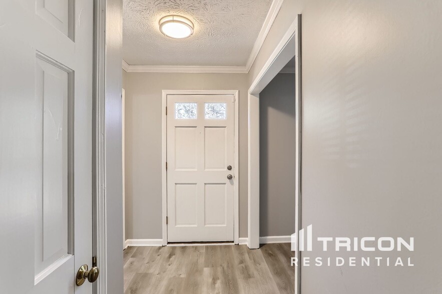 Building Photo - 4809 Glenwhite Dr