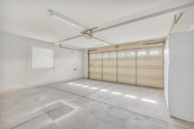 Building Photo - 143 Seal Ct