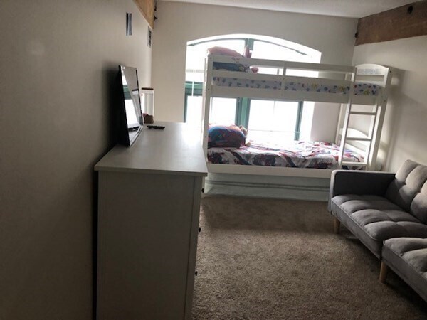 Building Photo - 200 Market St