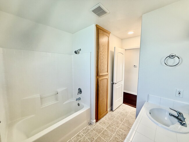 Building Photo - 179 Highlands Ct