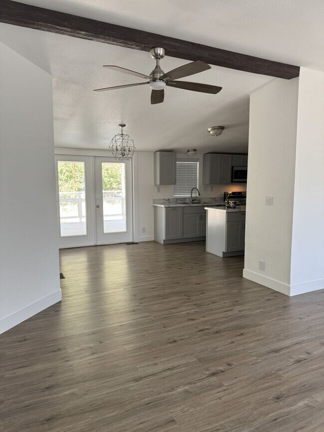 Building Photo - Large Echo home for rent