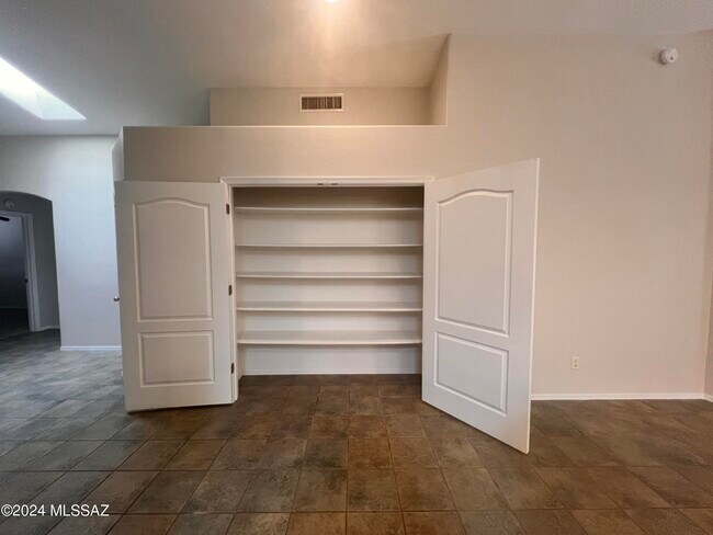 Building Photo - 2875 W Simplicity Dr