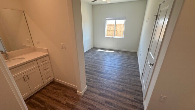 Building Photo - Coyote Run Duplexes 9004