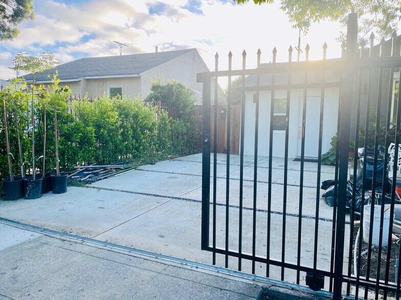 Building Photo - 7034 Yarmouth Ave