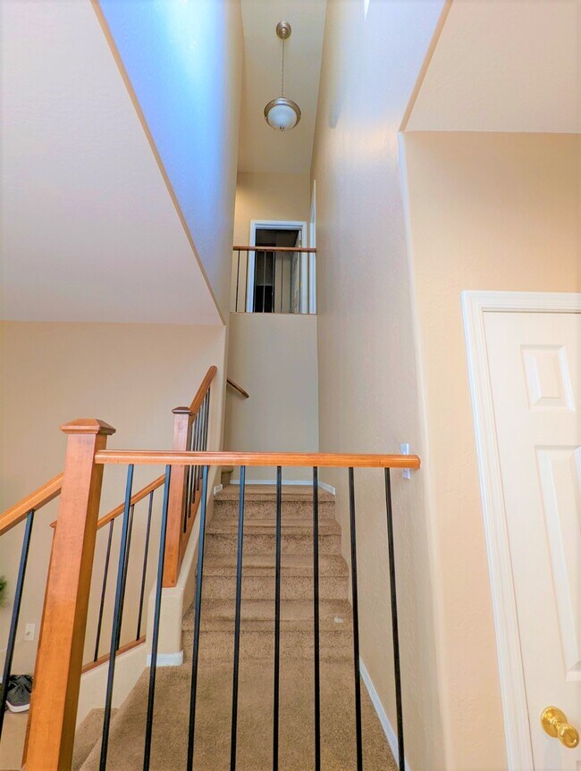 Building Photo - 2241 E Pinchot Ave