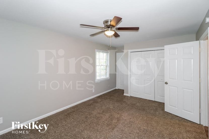 Building Photo - 5130 Kingswood Cir