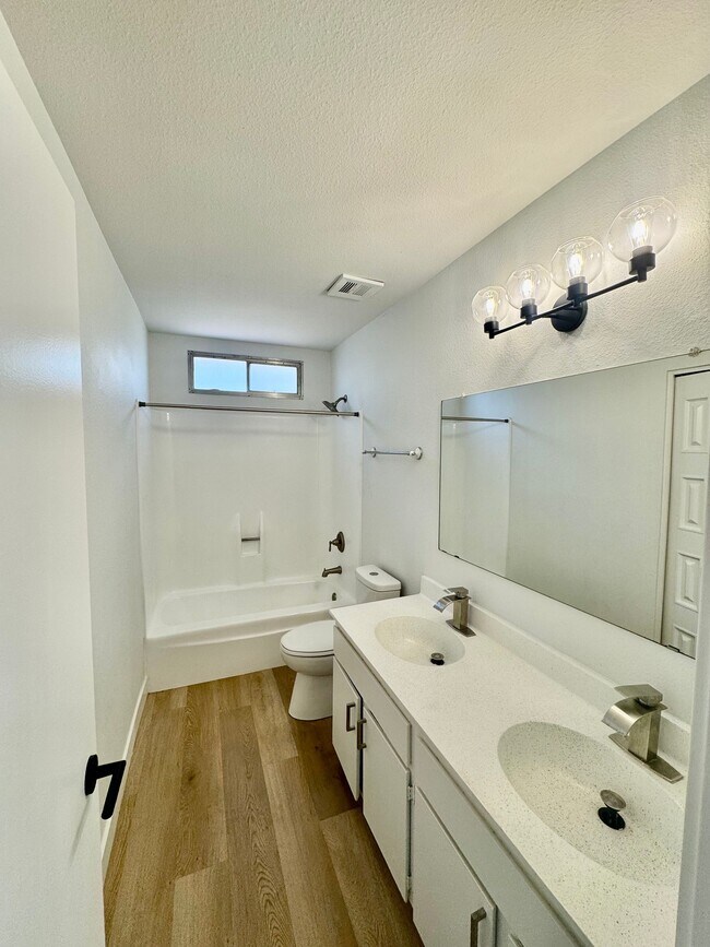 Building Photo - 4429 S Stanley Pl