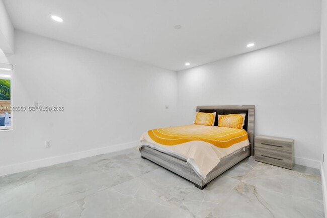 Building Photo - 200 N Hibiscus Dr