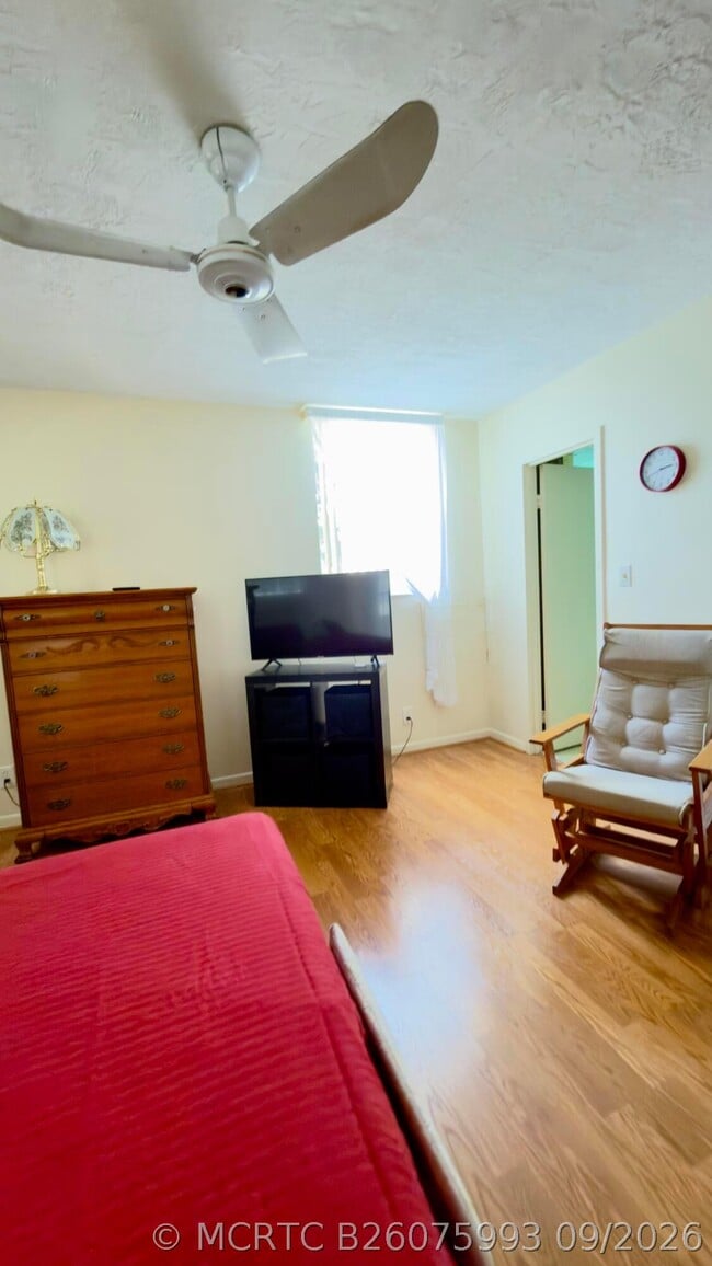 Building Photo - 2801 Somerset Dr
