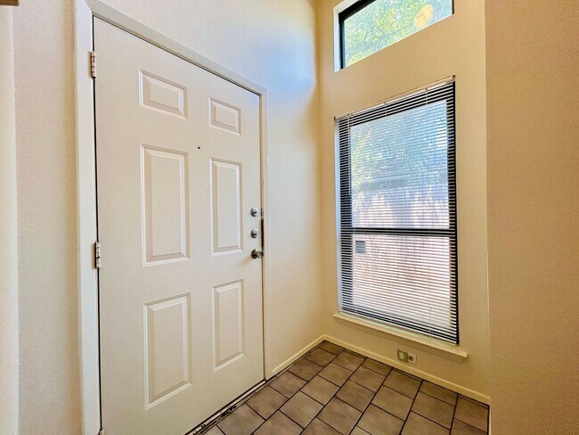 Building Photo - 3801 Manchaca Rd #1 78704 | 1 bed 1 bath $1495