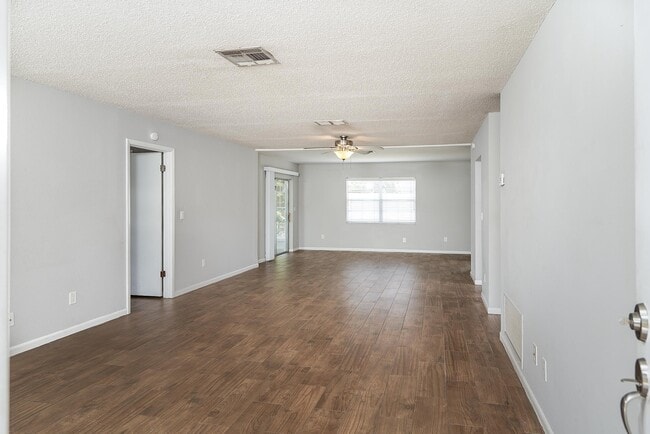 Building Photo - 1040 Dorado Dr