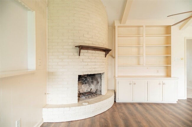 Building Photo - 8819 Hazen St