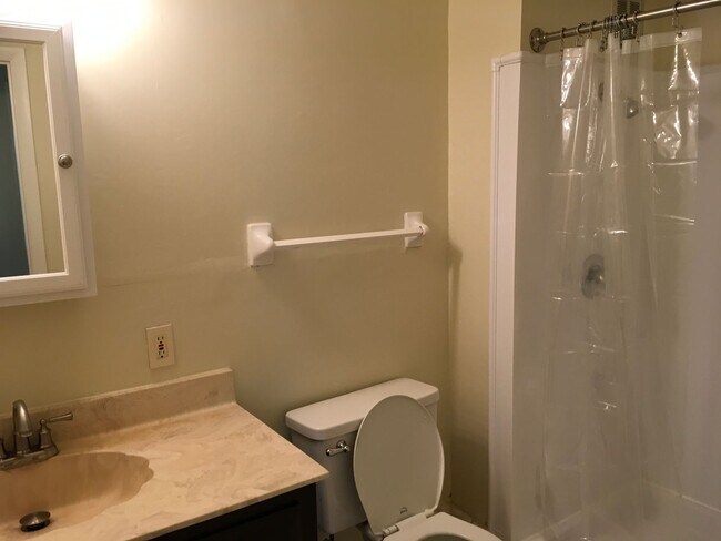 Building Photo - Location, Location, Location! 2-Bedroom Condo Near Vanderbilt