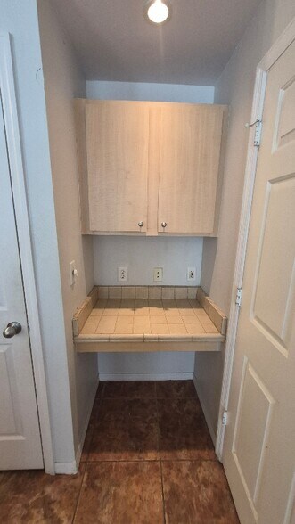 Building Photo - 1990 Erving Cir