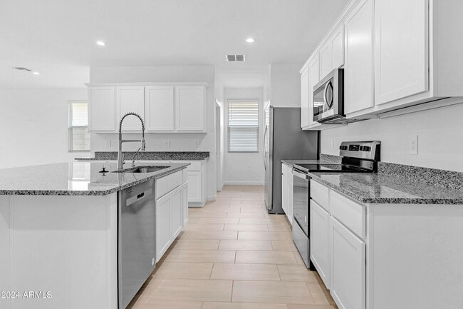 Building Photo - 2856 W Seaver Ave