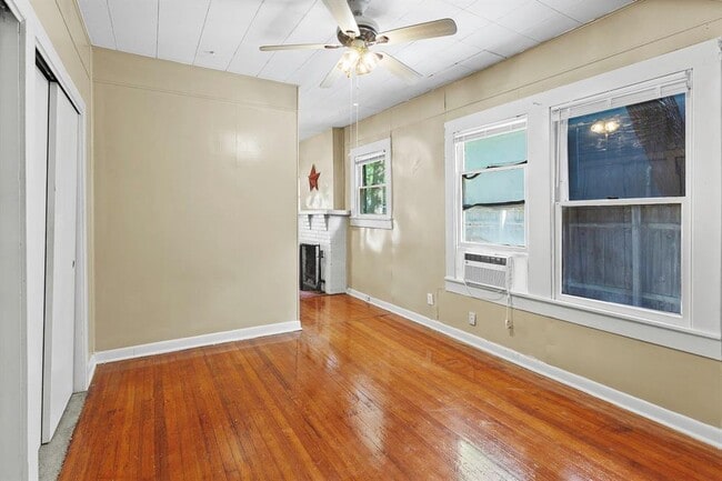Building Photo - 4205 Avenue B