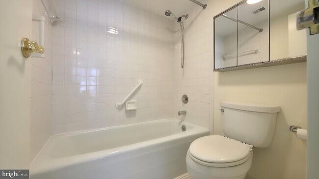 Building Photo - 4960 Sentinel Dr