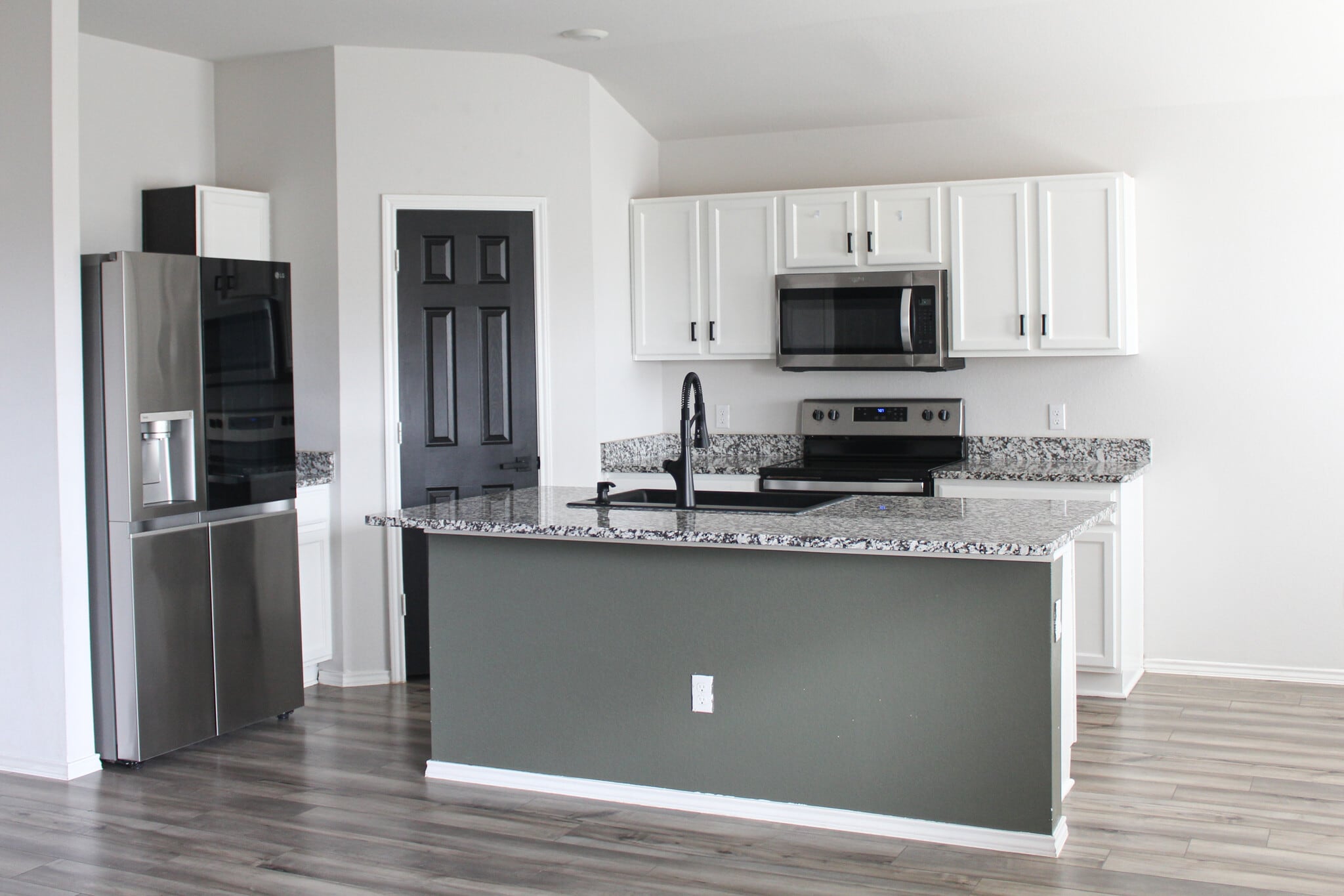 Building Photo - 1013 Velvet Ct