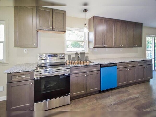 Building Photo - 7504 Honnen Dr N