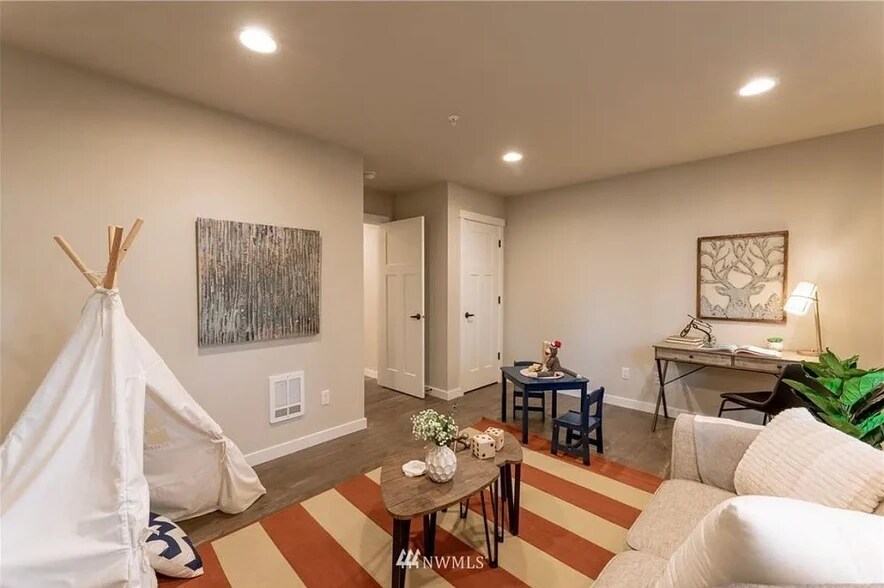 Building Photo - 11031 14th Pl SE