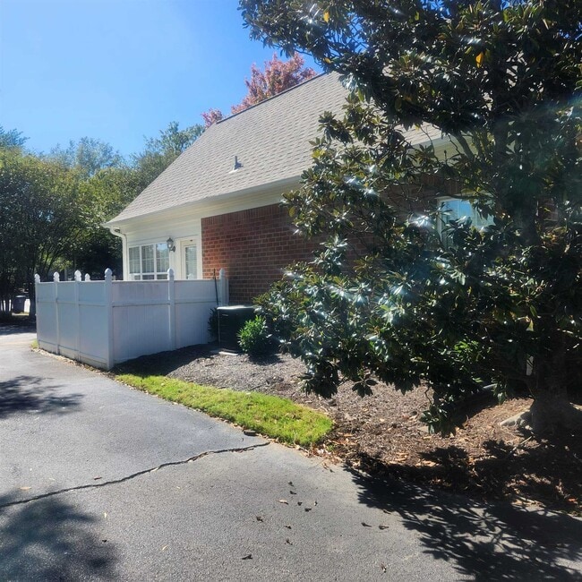 Building Photo - 1497 Castle Pines Cir