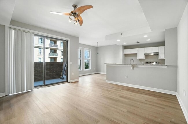 Building Photo - Uptown Condo!