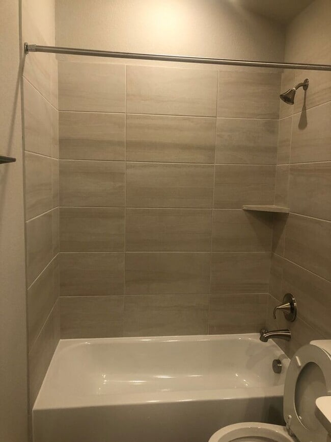 Building Photo - -=Available April 2026=-  4BR/2BA w/ Fenced Yard + Covered Parking in Hutto, TX