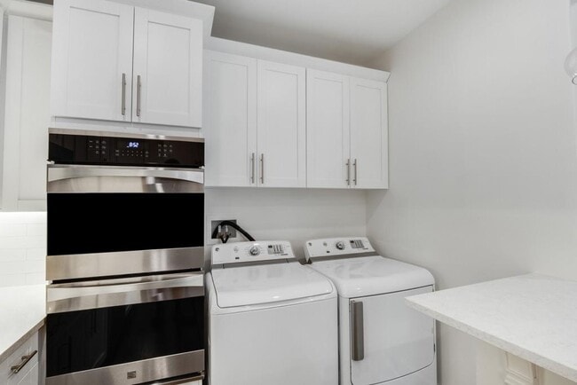 Building Photo - 564 Parkway Dr NE