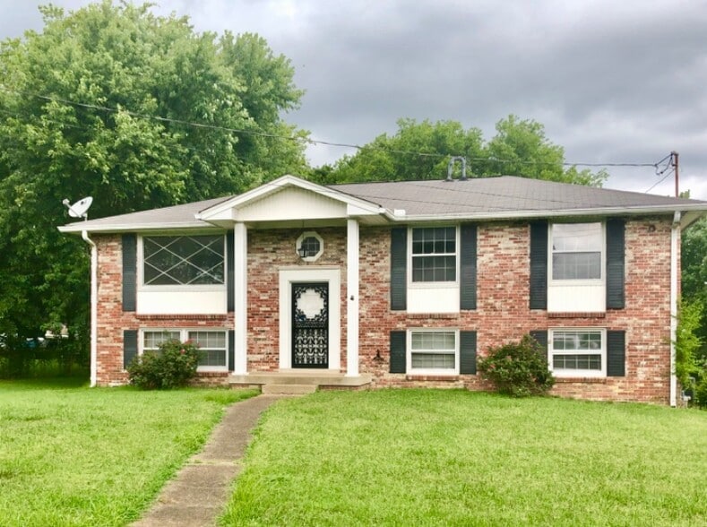 Primary Photo - 180 Chippendale Dr
