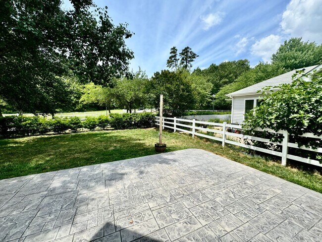 Building Photo - 4-Bedroom Home Castleton Ready 07-16-26! A Pet-Friendly Home - All Appliances - Fenced Yard - Exc...