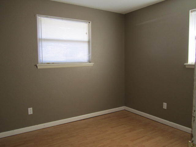 Building Photo - 721 N Bristow Ave