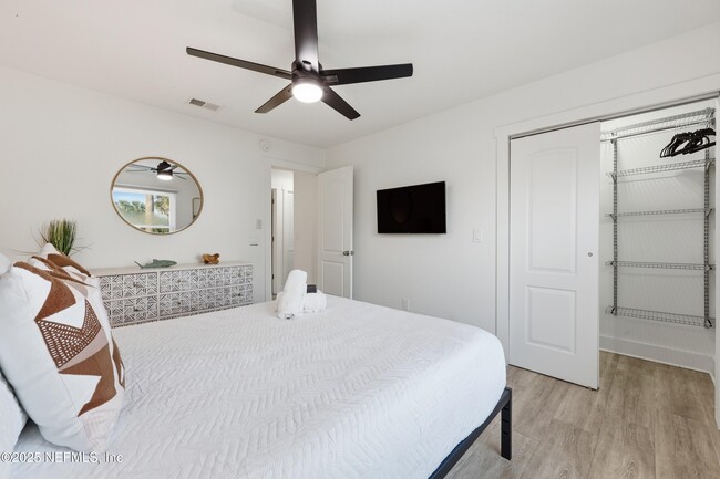 Building Photo - 420 3rd St S