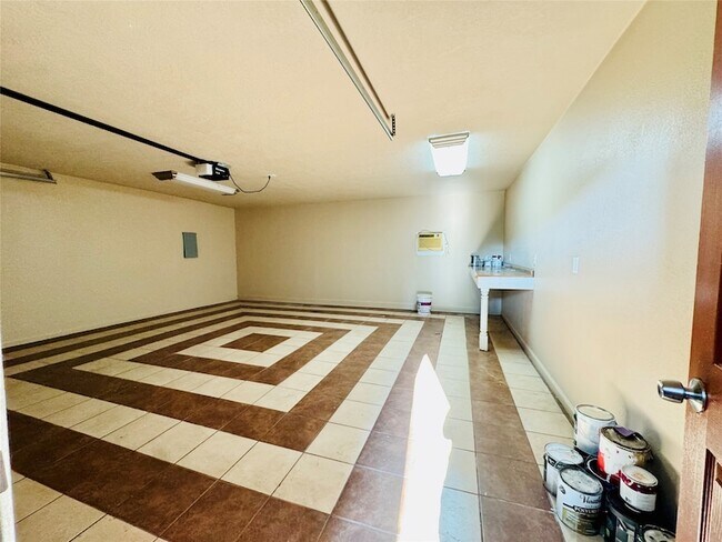 Building Photo - 28922 Savannah Dr