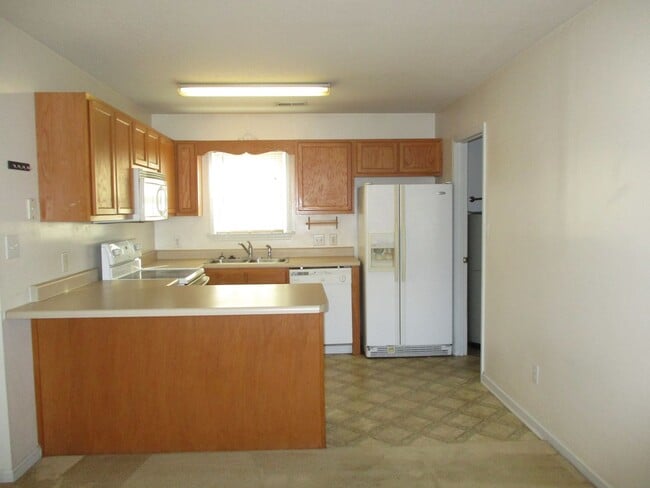 Building Photo - Beautiful four bedroom two bath home located off Piney Green and just minutes to Camp Lejeune.